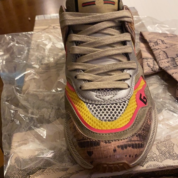 Gucci sneakers size 5.5, 6.5, 7, 8, 9 - Picture 3 of 4